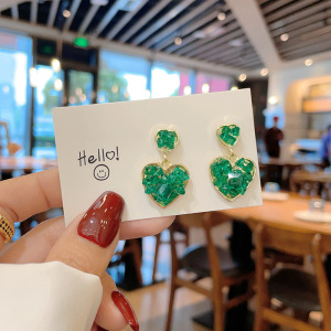 绿色水晶桃心森系小清新耳钉2023年新款潮耳环气质女夏时尚耳饰